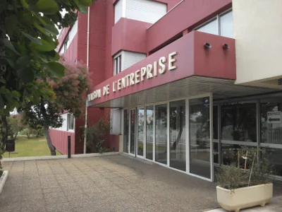 L’entrée de la Maison de l’entreprise, rue de l’Industrie à Montpellier